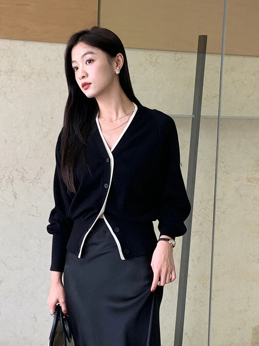 Minimalist Style Women Contrast V-neck Knit Lyocell Cardigan