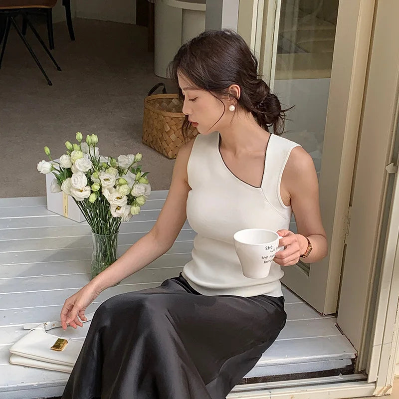 JIAMI Asymmetric V-neck Knitted Tank Top