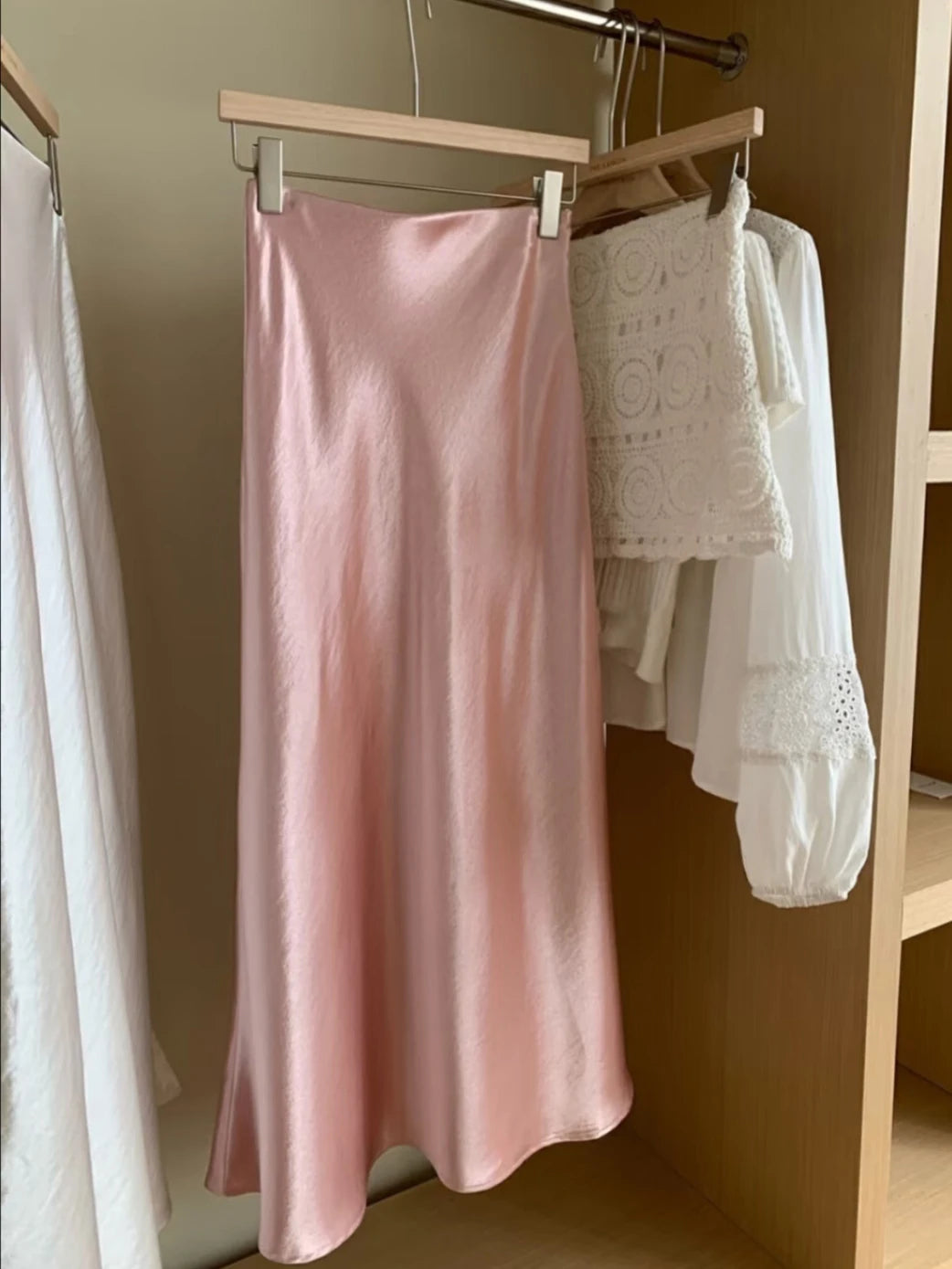 Thick Glossy Satin Midi Skirt Elegant Quiet Luxury Basic High-Waist Skirt or All Seasons